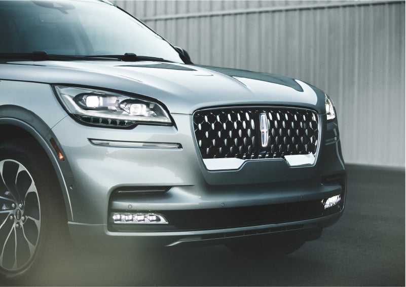 The available adaptive pixel LED headlamps of the 2023 Lincoln Aviator® SUV activated | Northgate Lincoln in Port Huron MI