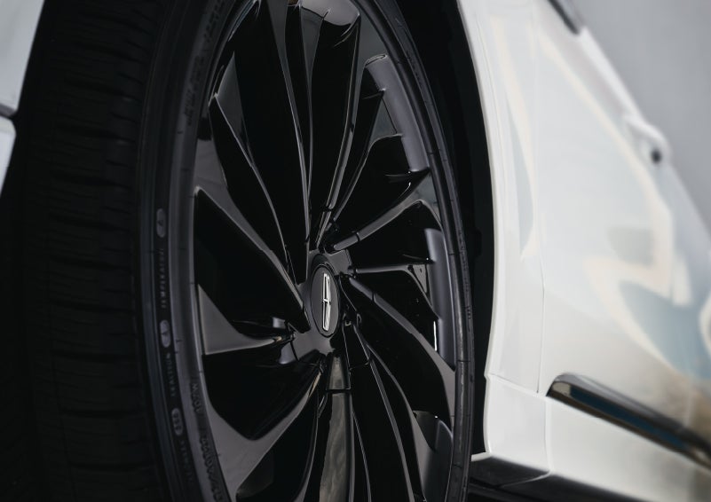 The wheel of the available Jet Appearance package is shown | Northgate Lincoln in Port Huron MI