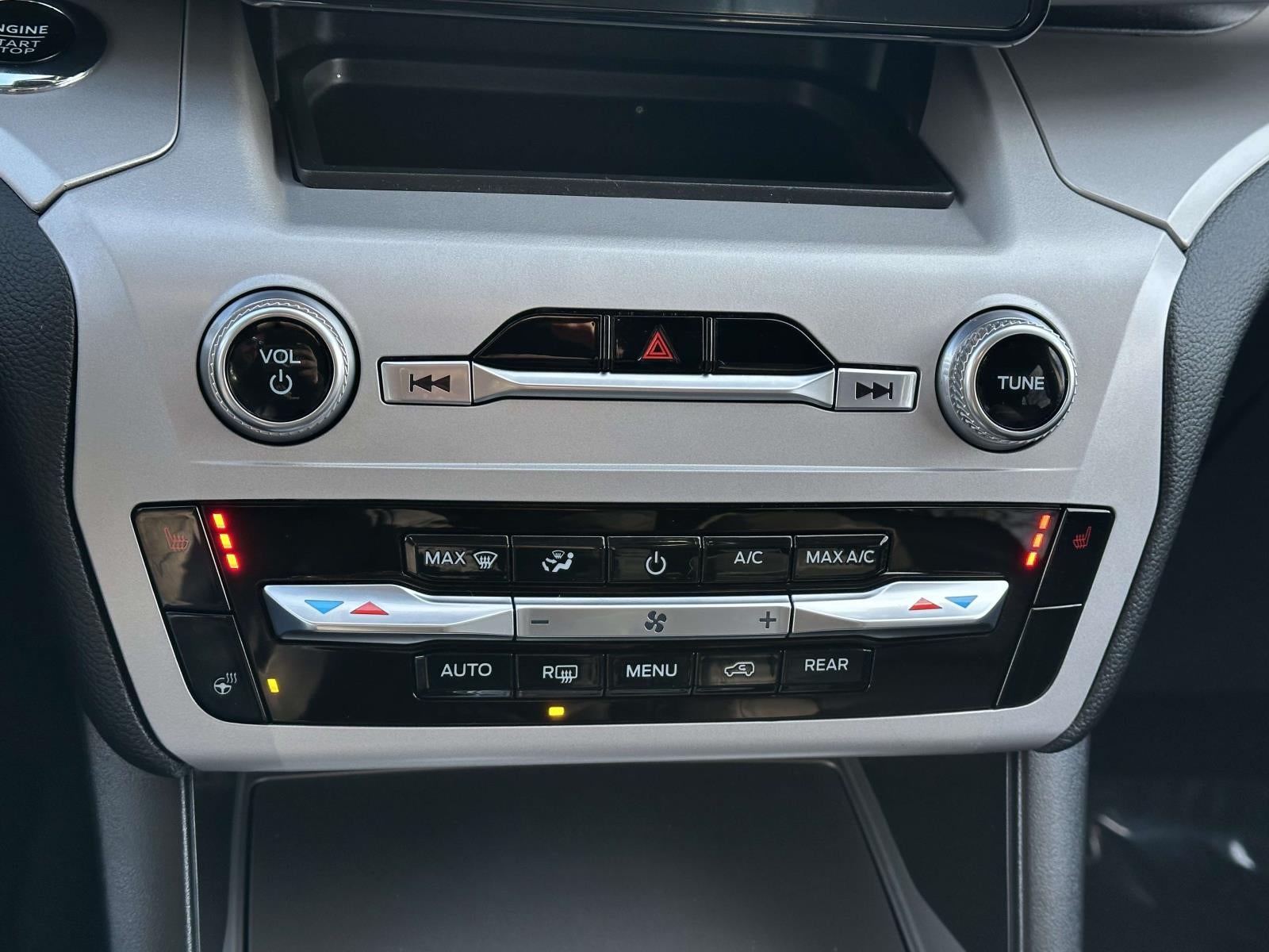 2023 Ford Explorer XLT 4WD