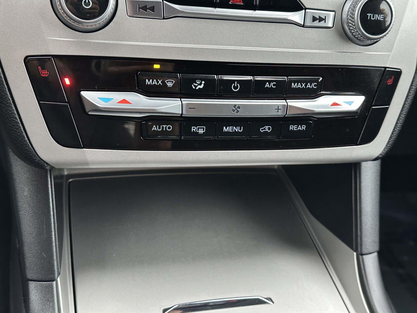2023 Ford Explorer XLT 4WD