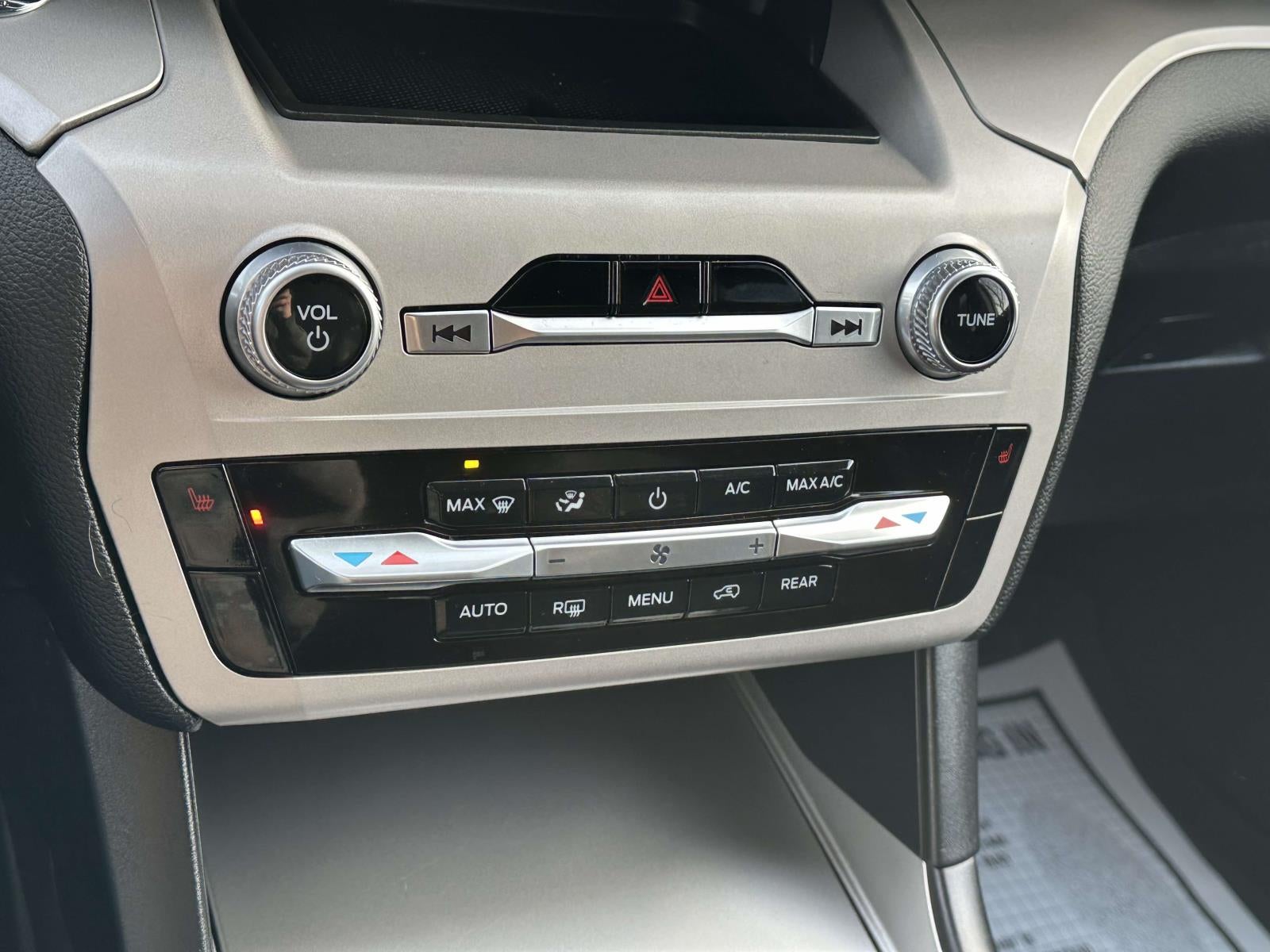 2023 Ford Explorer XLT 4WD