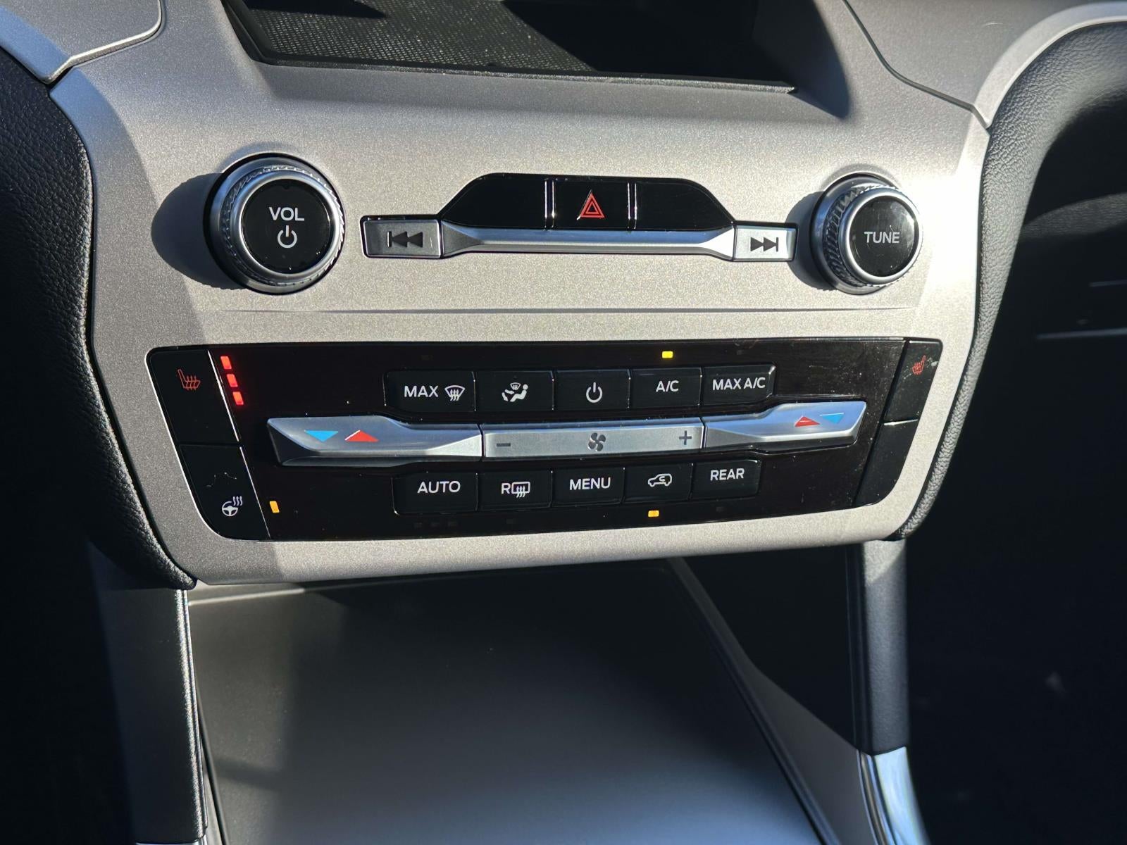 2023 Ford Explorer XLT 4WD