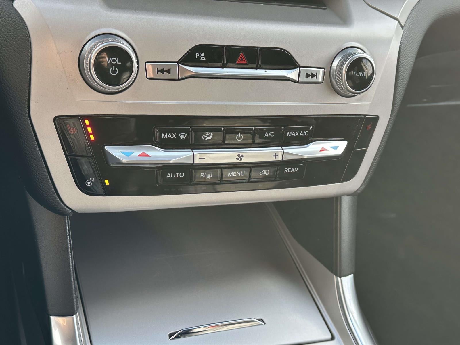 2023 Ford Explorer XLT 4WD