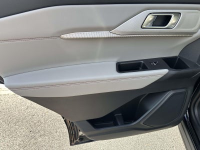 2026 Ford Explorer Active w/100A Pkg 4WD