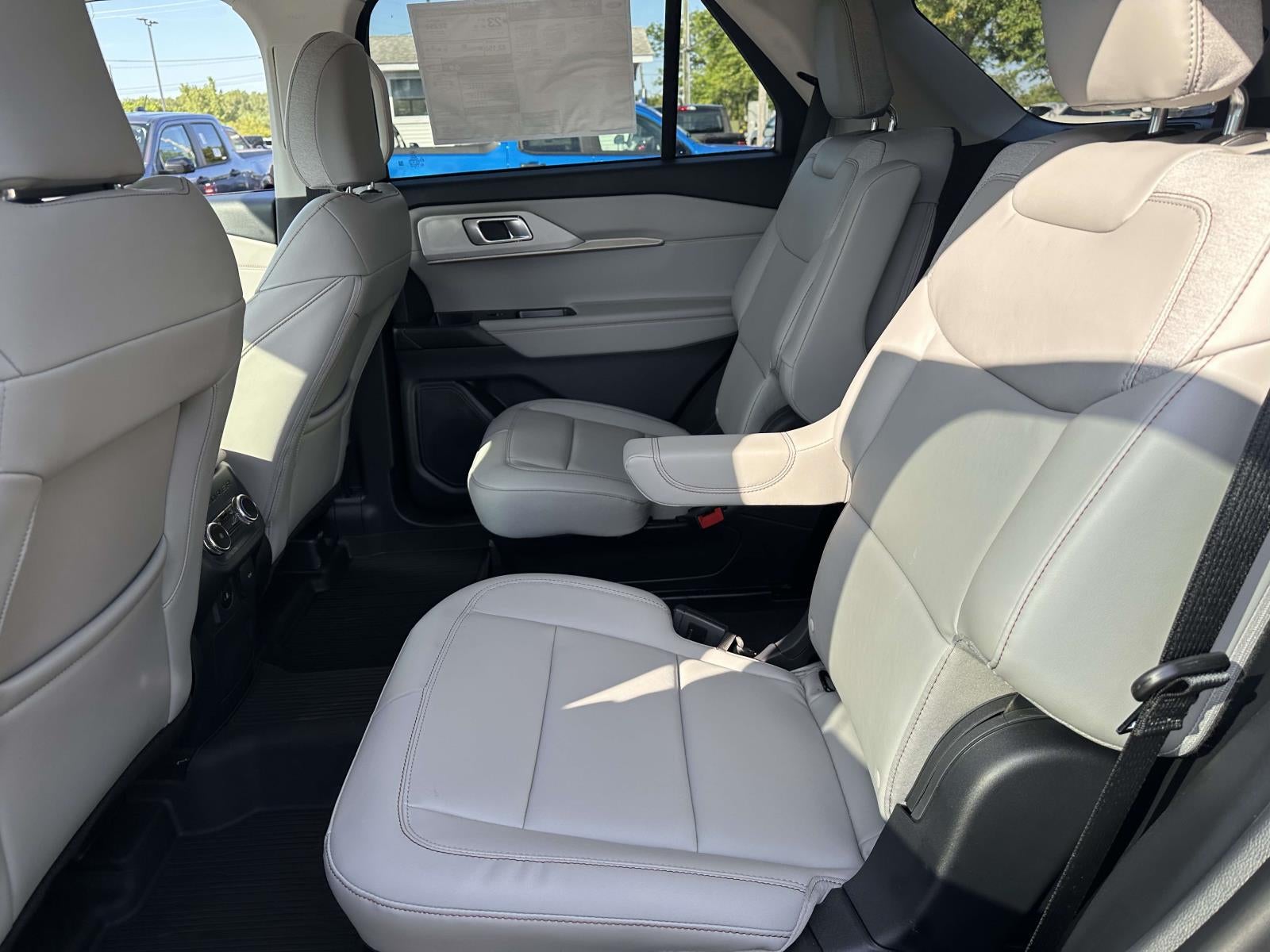 2026 Ford Explorer Active w/100A Pkg 4WD