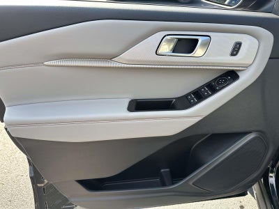 2026 Ford Explorer Active w/100A Pkg 4WD