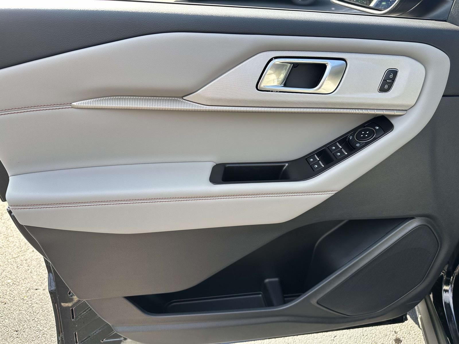 2026 Ford Explorer Active w/100A Pkg 4WD