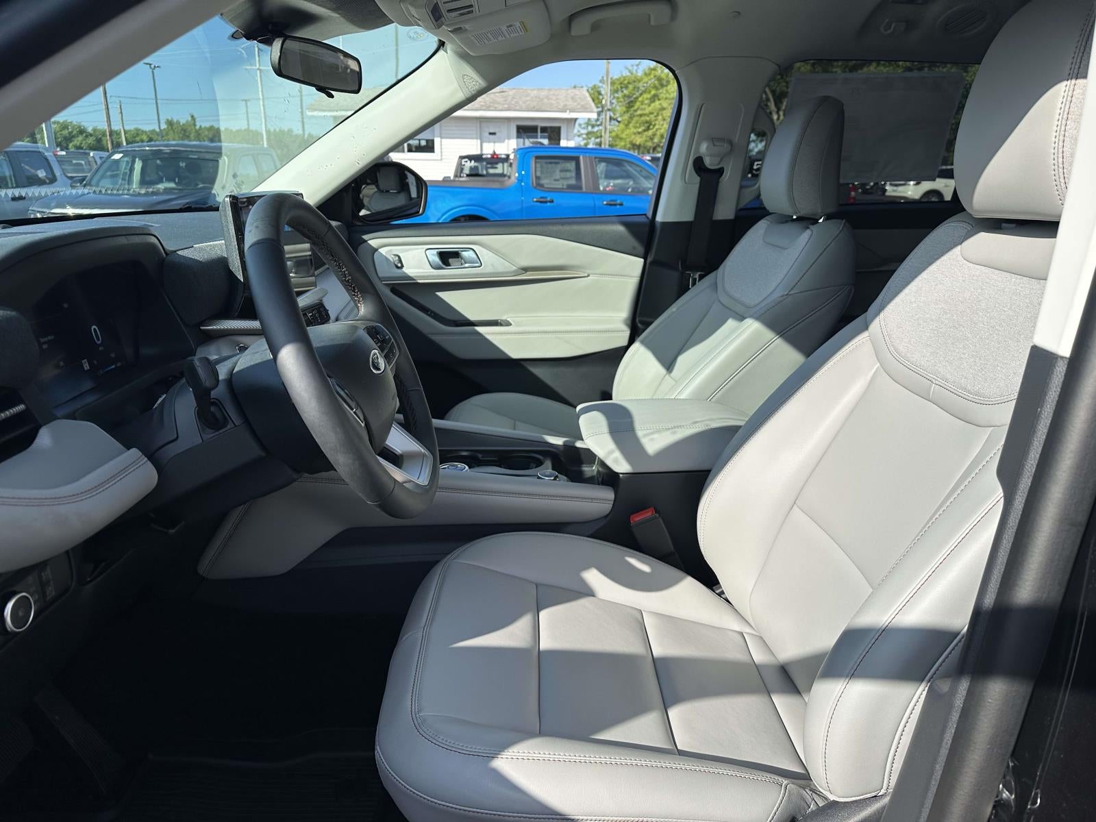 2026 Ford Explorer Active w/100A Pkg 4WD