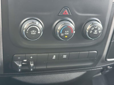 2018 RAM 1500 Express 4x4 Crew Cab 5'7 Box