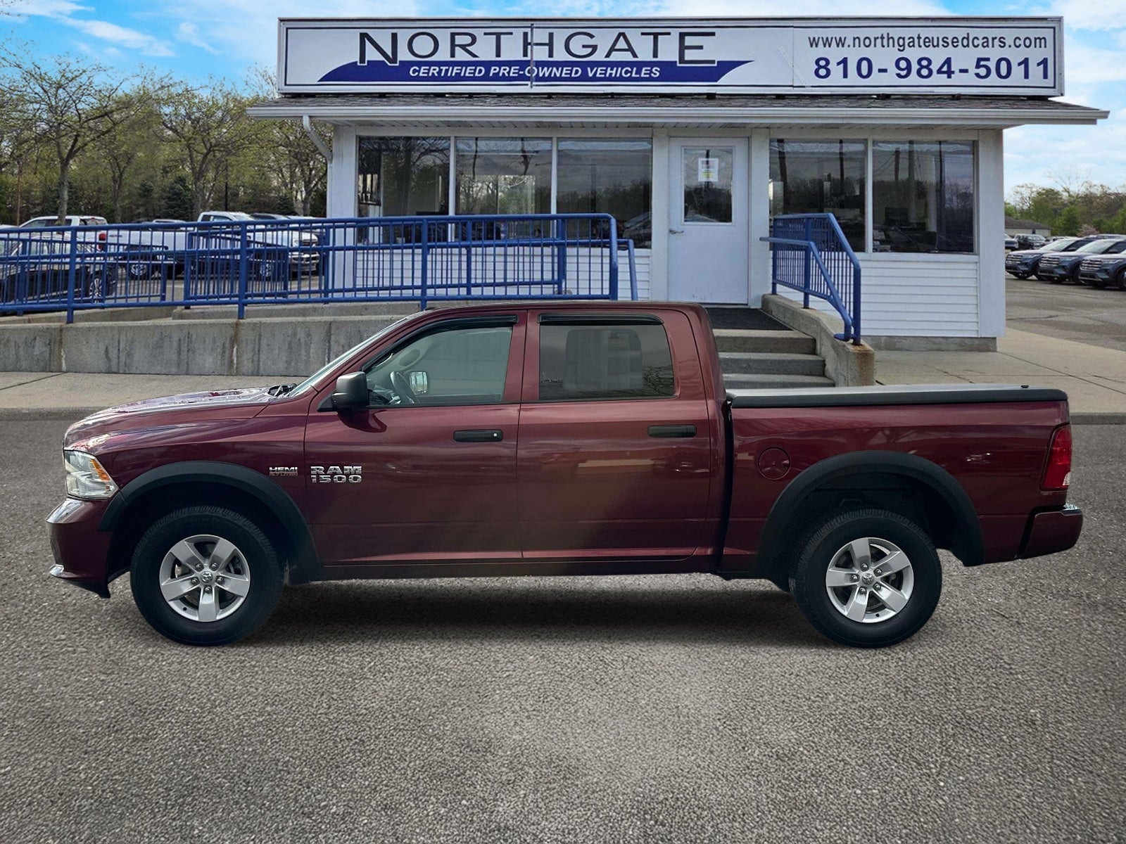 2018 RAM 1500 Express 4x4 Crew Cab 5'7 Box