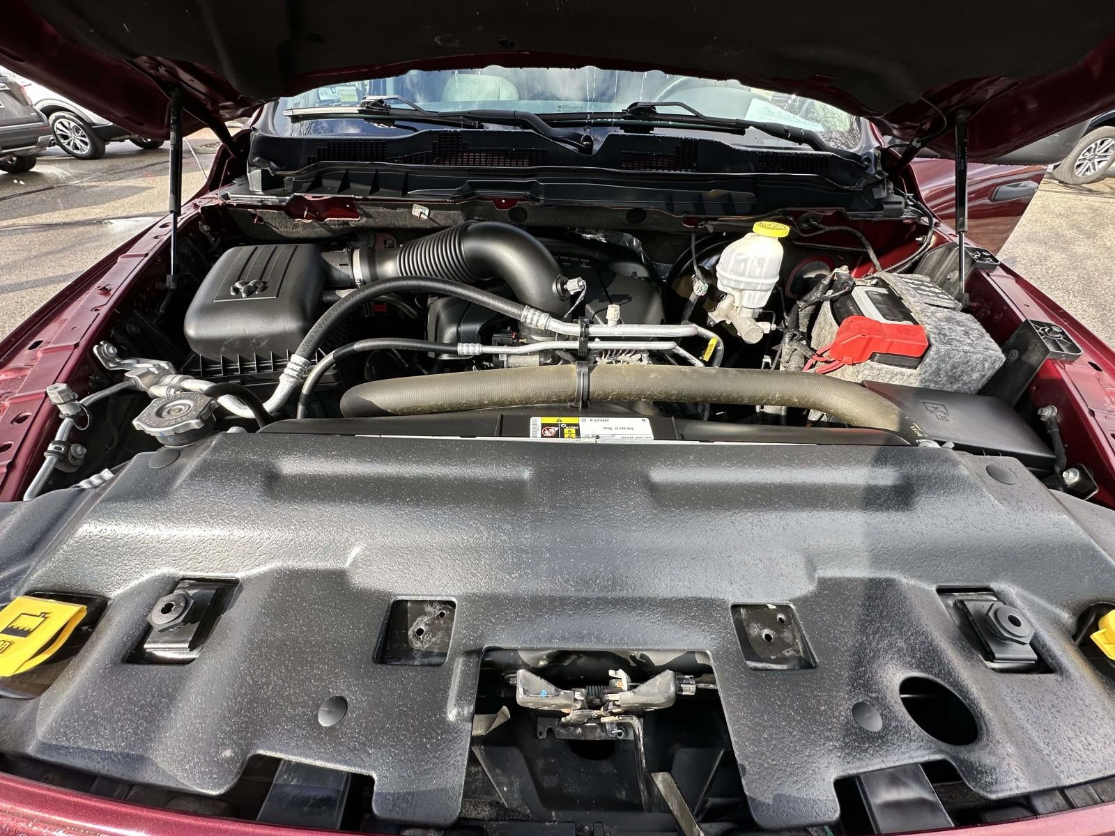 2018 RAM 1500 Express 4x4 Crew Cab 5'7 Box