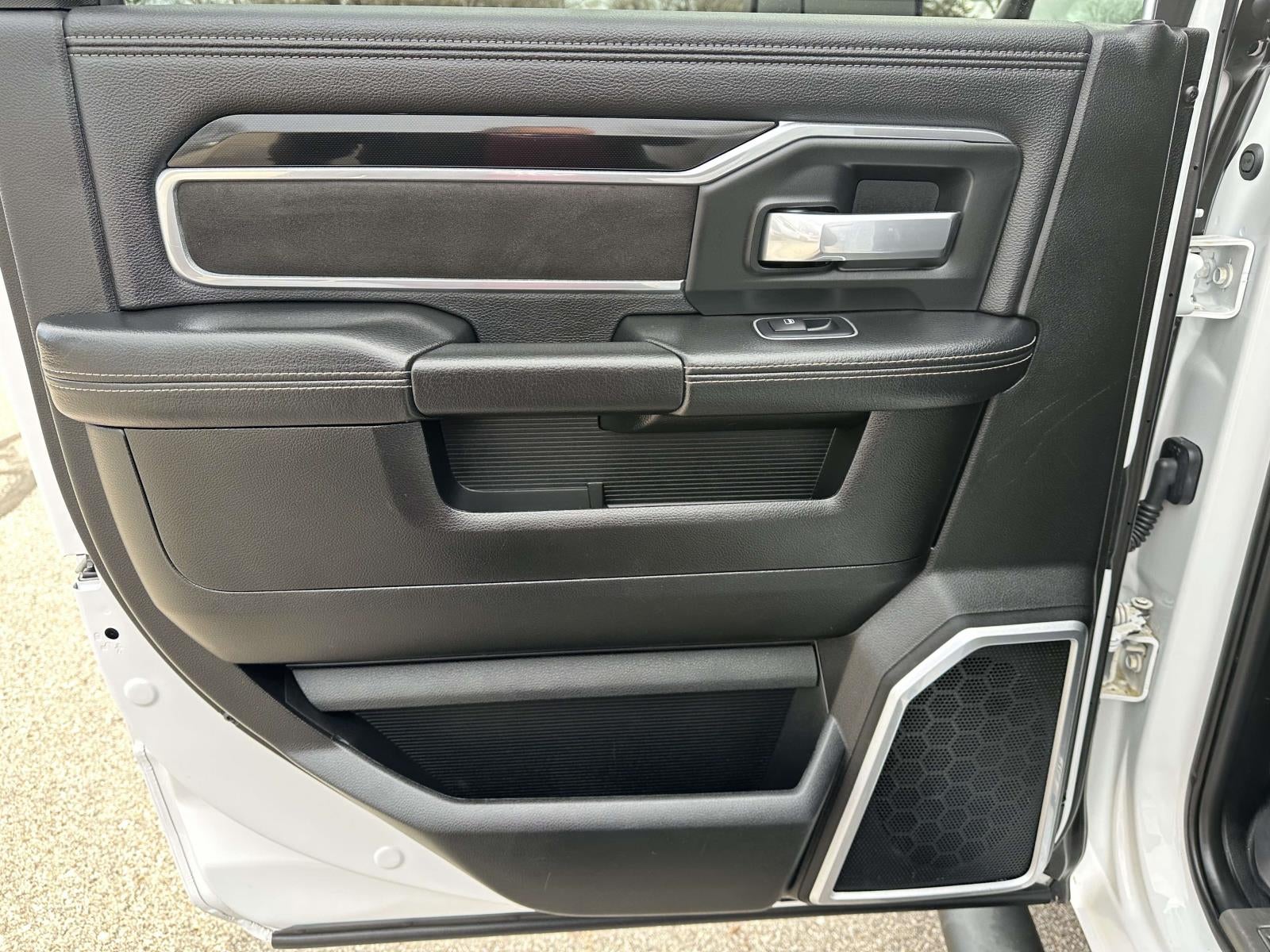 2020 RAM 2500 Laramie 4x4 Crew Cab 6'4 Box