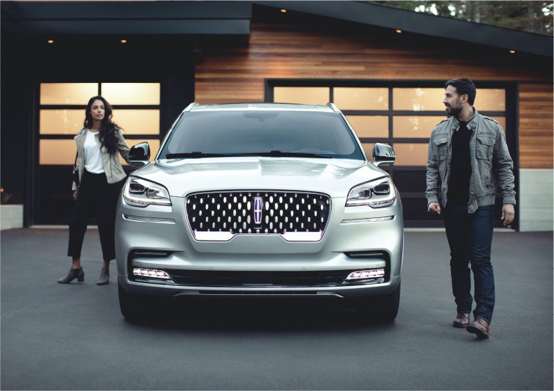 The sparkling grille of the 2023 Lincoln Aviator® Grand Touring model | Northgate Lincoln in Port Huron MI