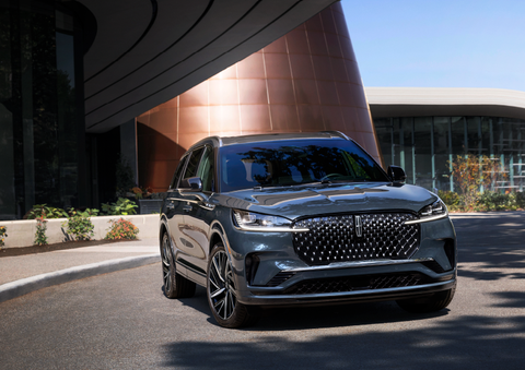 A gray 2025 Lincoln Aviator® SUV is parked outside a modern building with the sun shining. | Northgate Lincoln in Port Huron MI