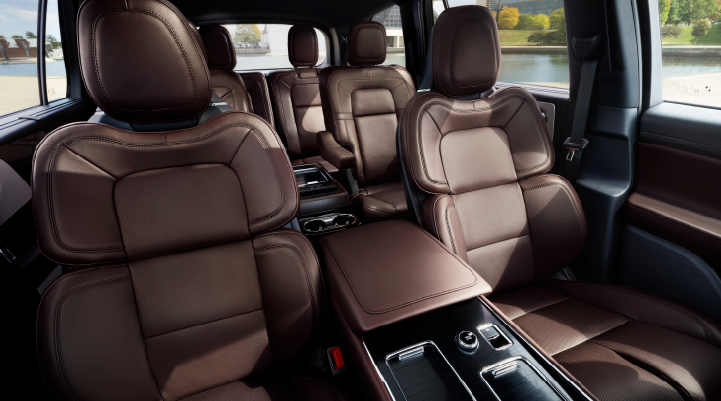 The cabin of the 2025 Lincoln Aviator® SUV is shown with black and brown accents. | Northgate Lincoln in Port Huron MI