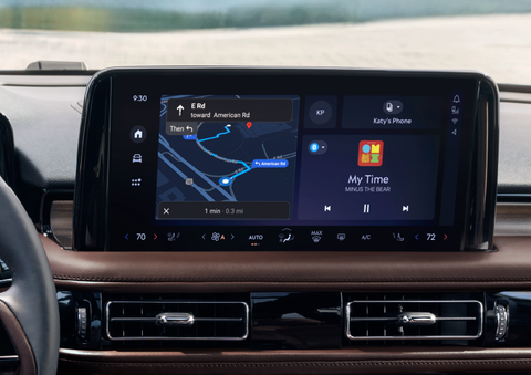 The 13.2-inch LCD touchscreen is showcased. | Northgate Lincoln in Port Huron MI