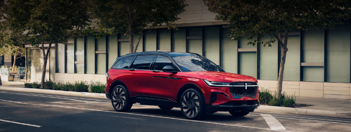 A 2025 Lincoln Nautilus® SUV with an available hybrid powertrain is parked in an urban setting. | Northgate Lincoln in Port Huron MI