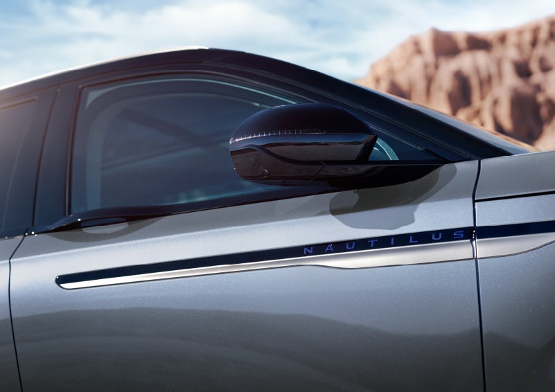 Blue lettering on the side of the vehicle that reads nautilus indicates the available hybrid powertrain. | Northgate Lincoln in Port Huron MI