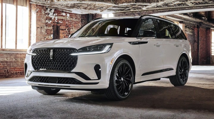 A 2026 Lincoln Aviator® SUV is shown with the available Jet Appearance Package. | Northgate Lincoln in Port Huron MI