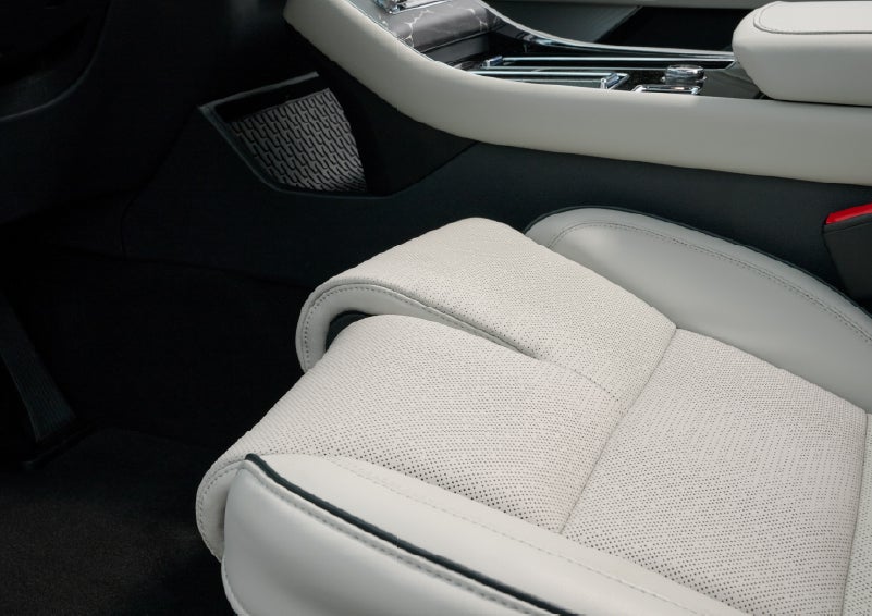 The front passenger Perfect Position seat is shown with the thigh extender adjusted.| Northgate Lincoln in Port Huron MI